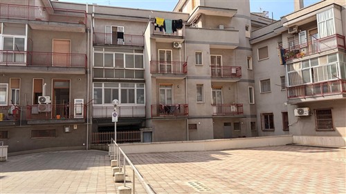 Zona Semi-Centrale, Appartamento di 4 Vani Oltre Accessori, Vano Deposito e Box Auto.